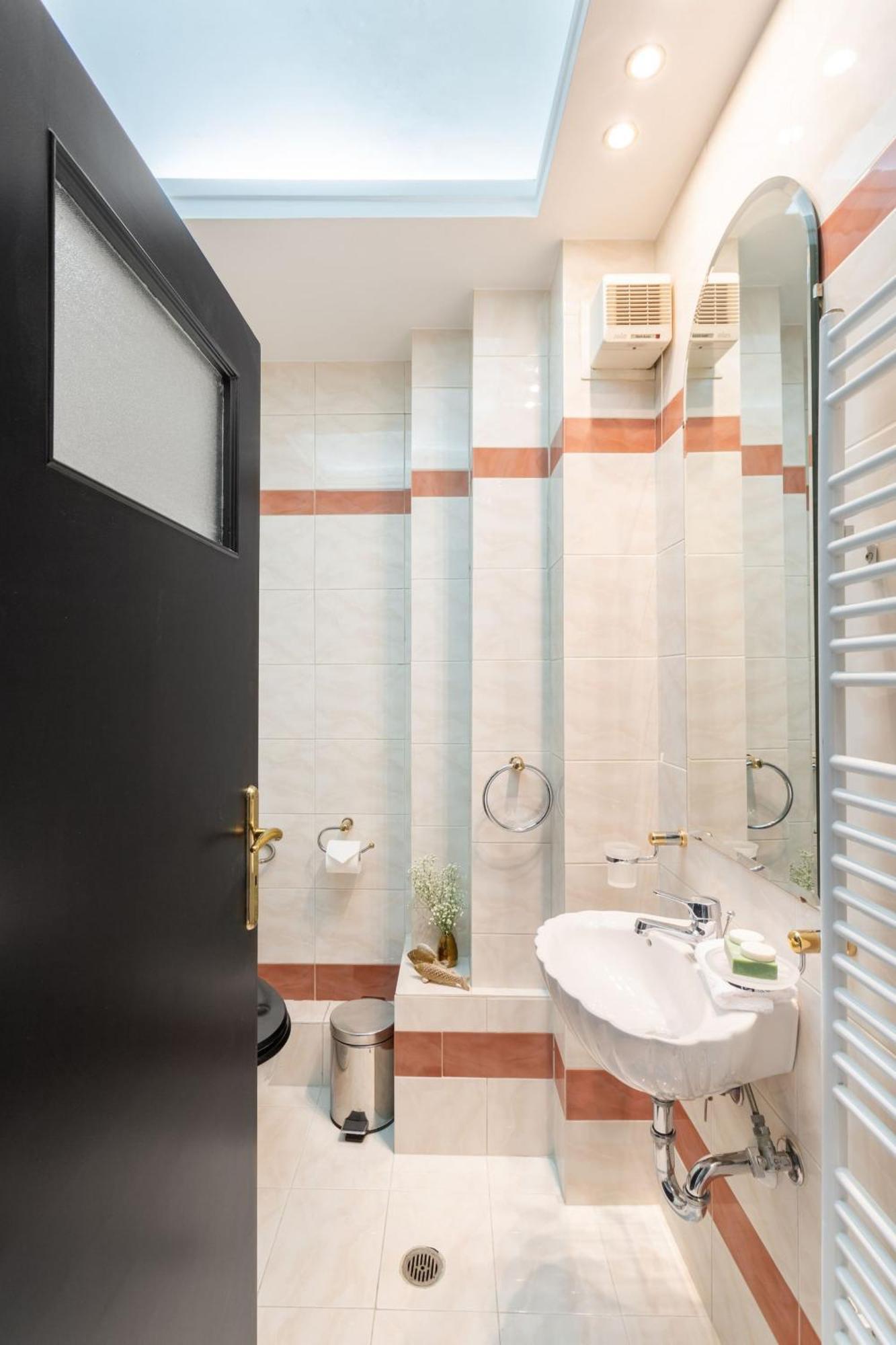 Fresh Detailed Stylish Apartment At Acropolis Athens Ngoại thất bức ảnh
