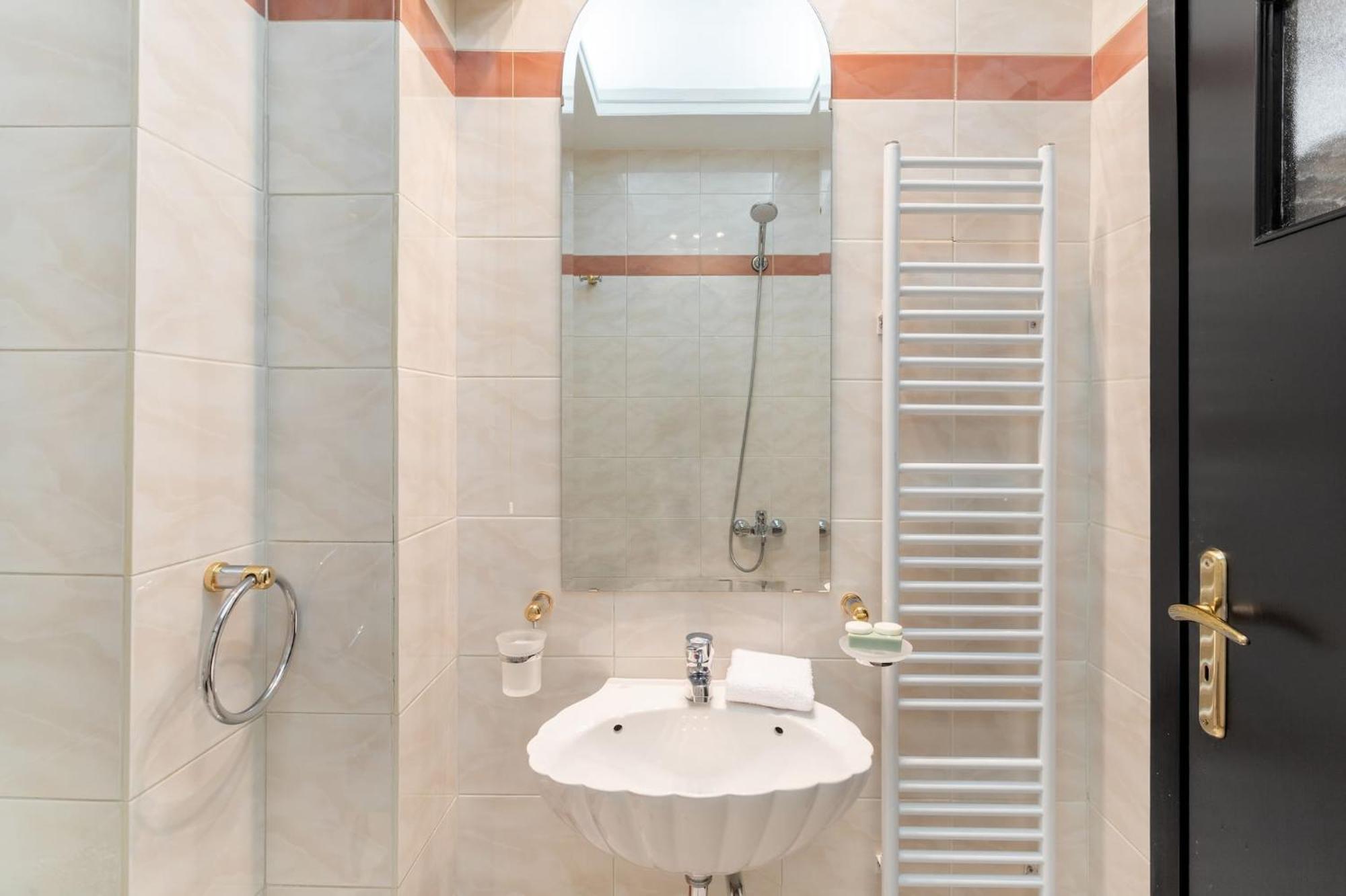 Fresh Detailed Stylish Apartment At Acropolis Athens Ngoại thất bức ảnh